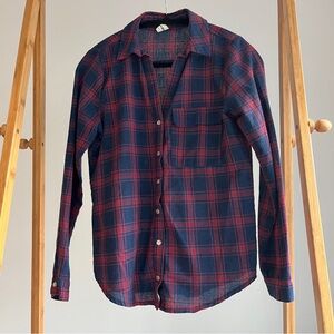 Made in Korea/Red & Navy Plaid V-Neck Long Sleeve Shirt/Small Size